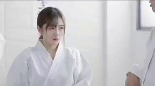 如意馄饨和白丝袜白高跟极品骚浪嫂子在出租屋足交做爱 玩刺激镜前骑乘无套抽插顶操 没忍住内射中出了